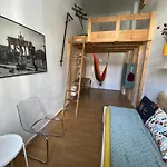 Kiez Hostel *