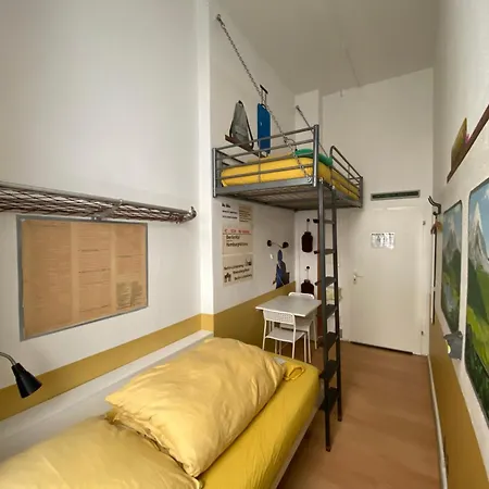 Kiez Hostal *