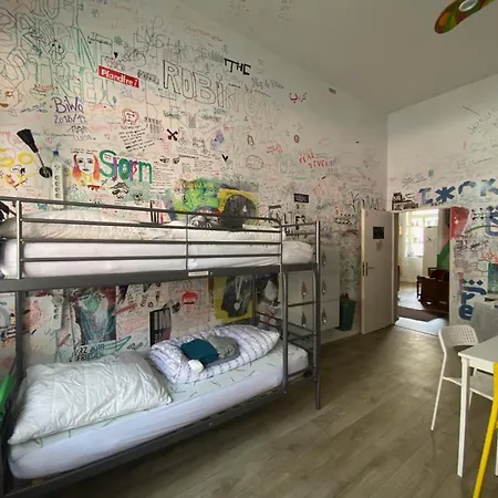 كيز هوستل بيت شباب